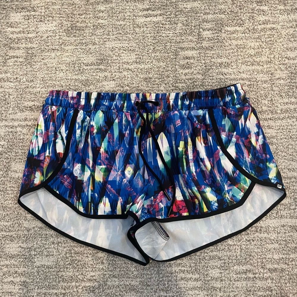 Fabletics - Colorful shorts